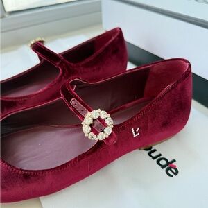 larroude flats amazing condition.